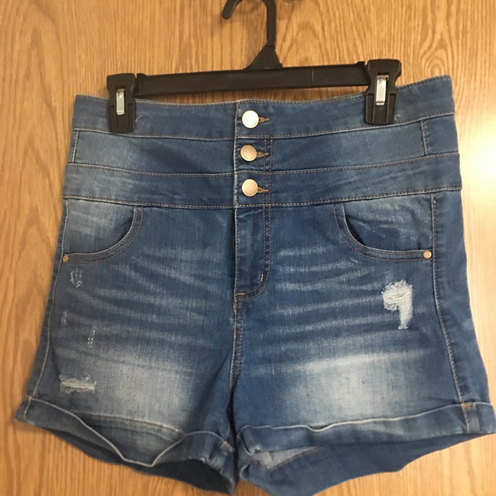 Tinseltown High-Waisted denim shorts
